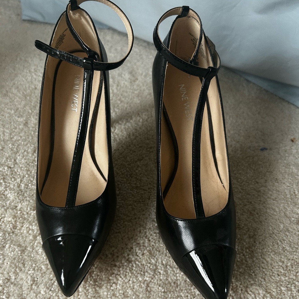Nine West “lavish” stiletto Black Patent Leather Stiletto Heels 8.5 like new